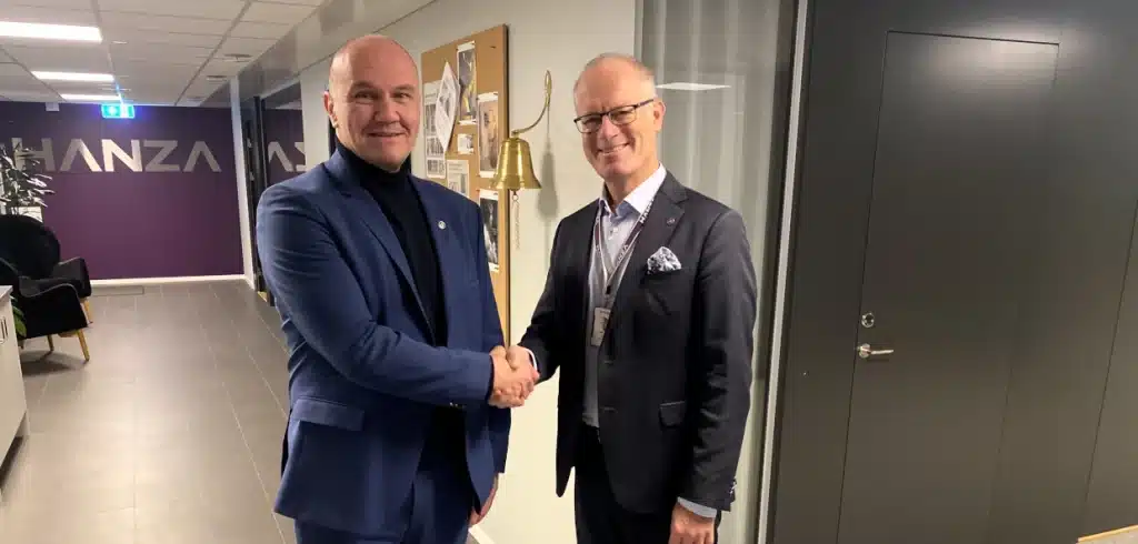 Hanza AB förvärvar finska Leden Group, en ledande aktör inom avancerad mekaniktillverkning tv. Jukka Haapalainen, VD Leden och Erik Stenfors, VD Hanza AB