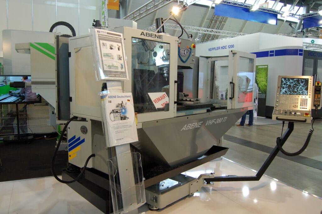 En av flera Abene-modeller är VHF 360 som är en CNC-styrd universalfräsmaskin för precisionsbearbetning. Denna bild på en VHF 360 togs 2014 under en mässa i Tyskland. Foto: Per Sjögren