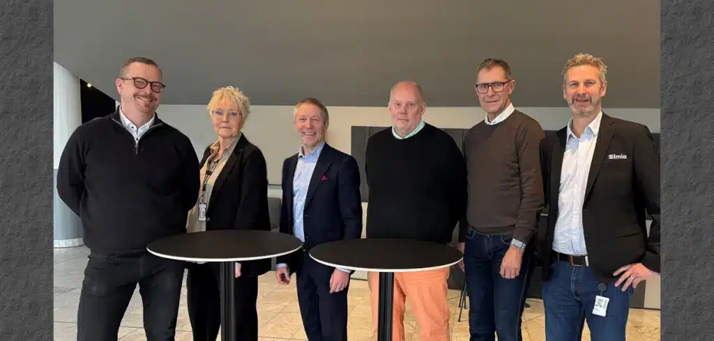 Fr vänster: Mikael Ström (mässansvarig Elmia Verktygsmaskiner, Plåt, 3D), Ann Kittendorff (affärsomr.chef Industri, Elmia), Bo Eneholm (ordf. SVMF), Matts Spångberg (vd SVMF), Agne Bengtsson (vd Elmia), Bengt Johansson (mässansvarig Elmia Automation)