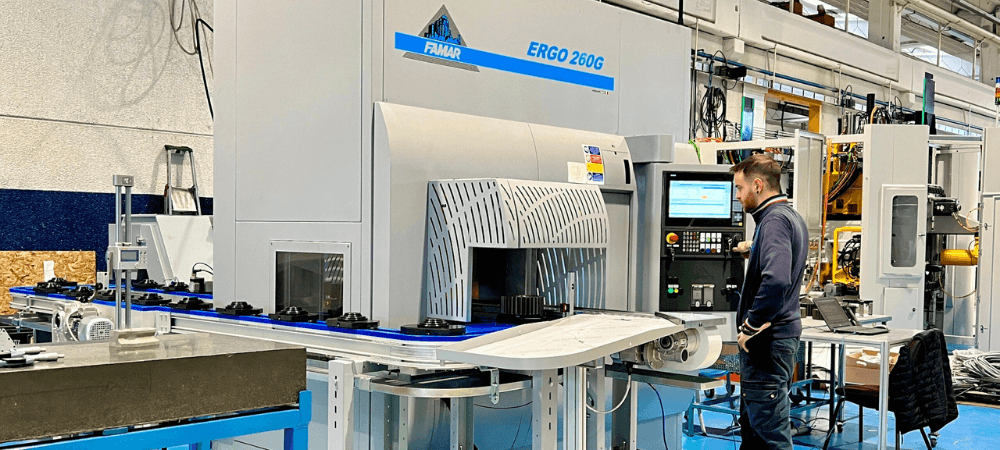 Famar tillverkar vertikala svarvar som kan beskrivas som optimala produktionssystem för så gott som alla behov. Bilden visar en Ergo 260G där G:et står för grinding (slipning). Foto: Famar