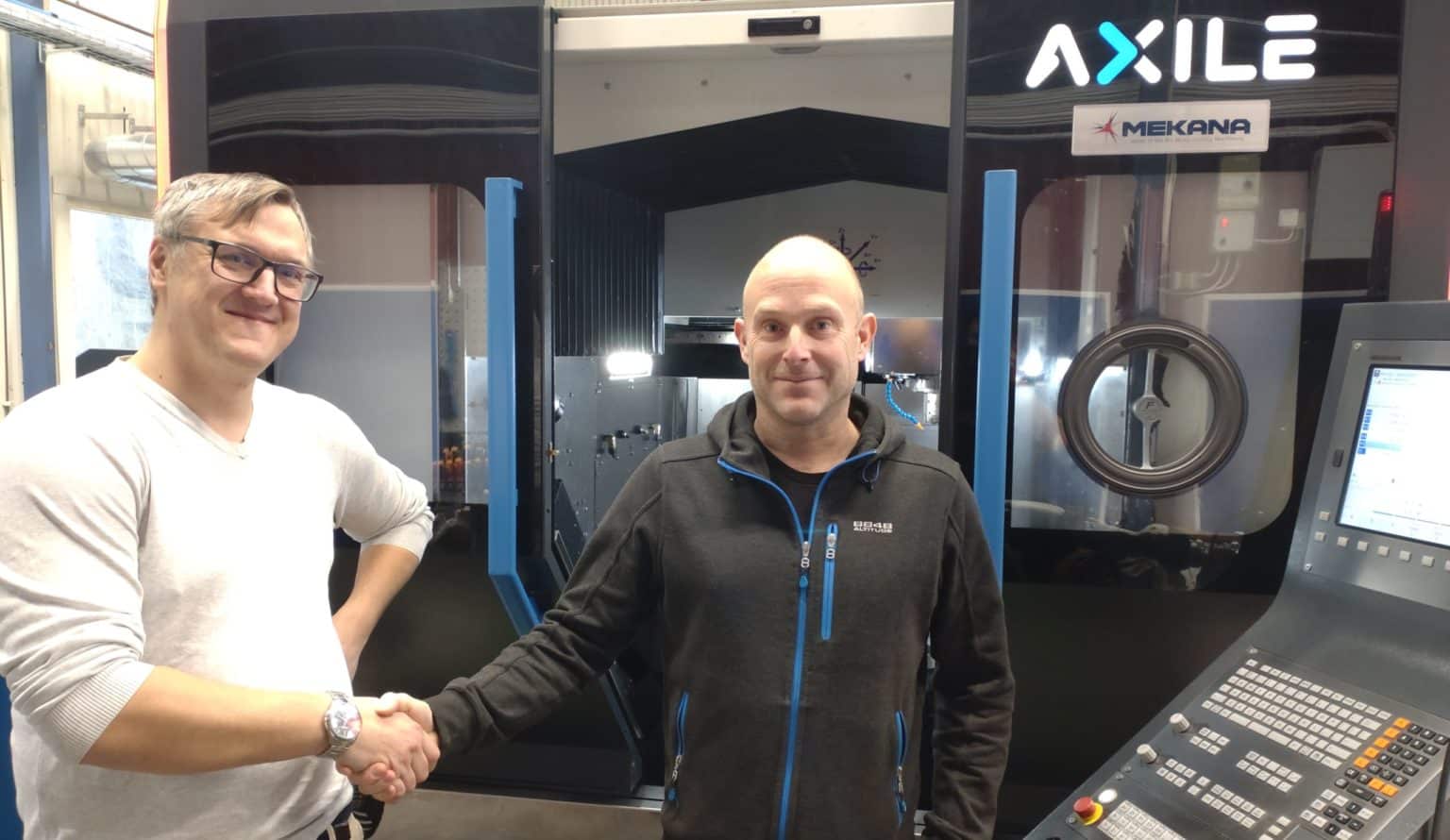 Johan Ekehov, säljare på Mekana Maskin och Peter Forsberg, verkstadschef på Maskinsystem i Falun AB. Foto: Maskinsystem i Falun AB