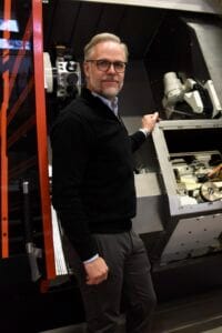 Fredrik Andersson är customer success manager på Ravema. Under julexpot tog han hand om kunder som ville veta mer om förebyggande underhåll. Foto: Per Sjögren