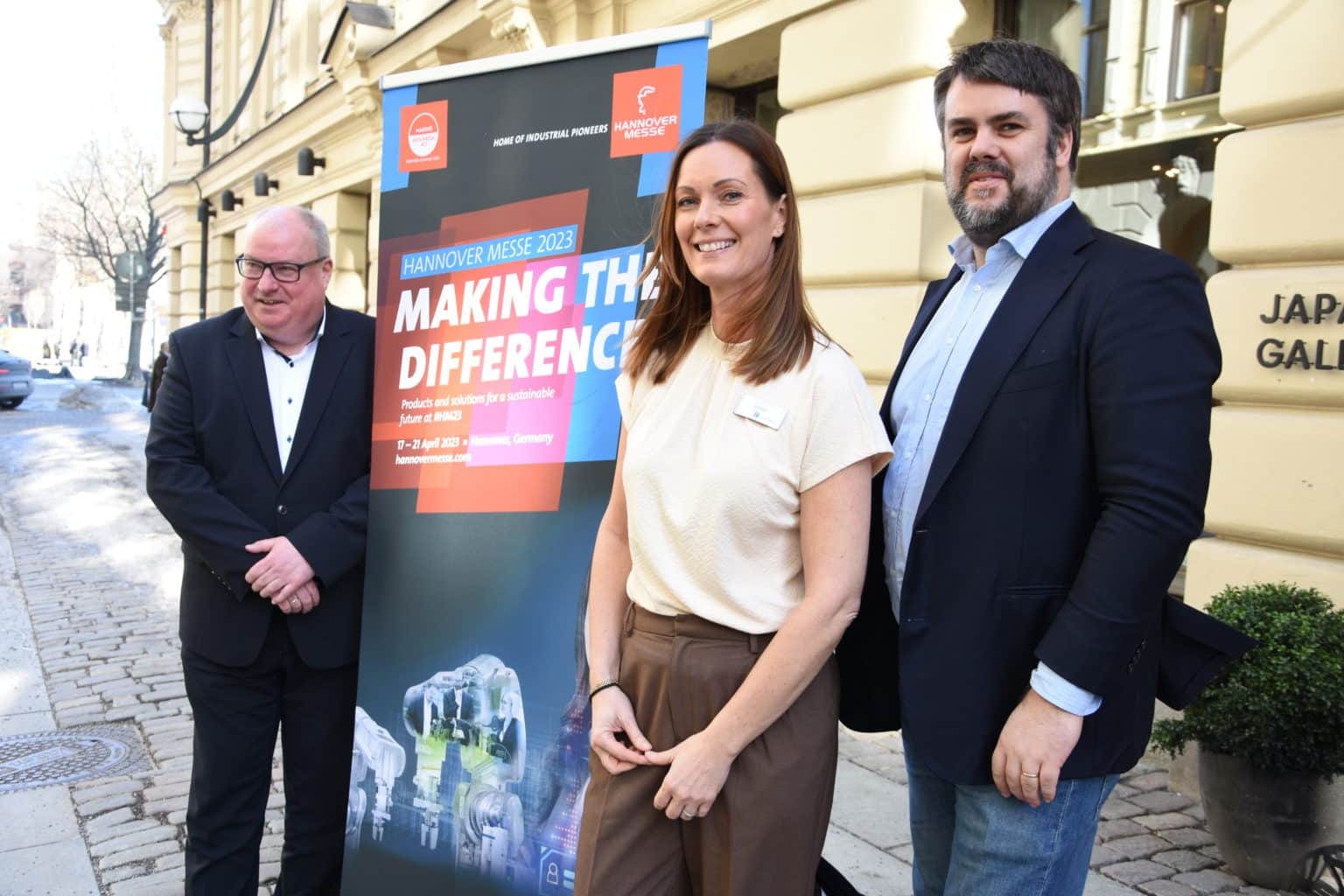 Fr v: Marco Siebert, chef för internationella relationer på Hannover Messe, Linda Steen, sales partner Trade Fair Agency som är svensk representant för Hannover Messe och Sebastian Elmgren, chef för affärsutveckling privata nätverk på Ericsson. Foto: Per Sjögren