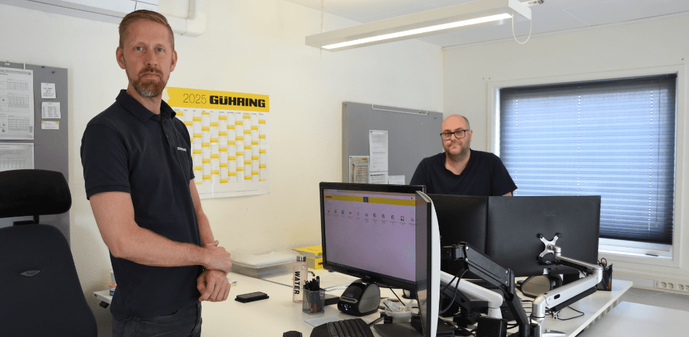 Mycket att titta på hos Gühring David Johansson, säljsupport/Tool Management och Tobias Collin, säljsupport. Foto: Per Sjögren