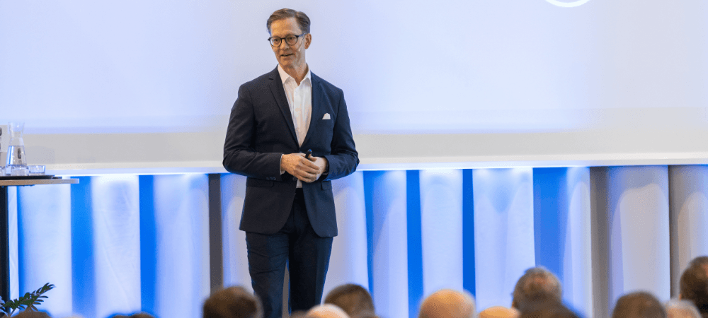 Kreativ kunskapsmiljö invigt Niclas Lindqvist är vd för Hitech. Han har en gedigen bakgrund inom verkstadsindustrin, bland annat arbetade han på Iscar Sverige under många år. Här ses han tala under invigningen av Hitech. Foto: Hitech