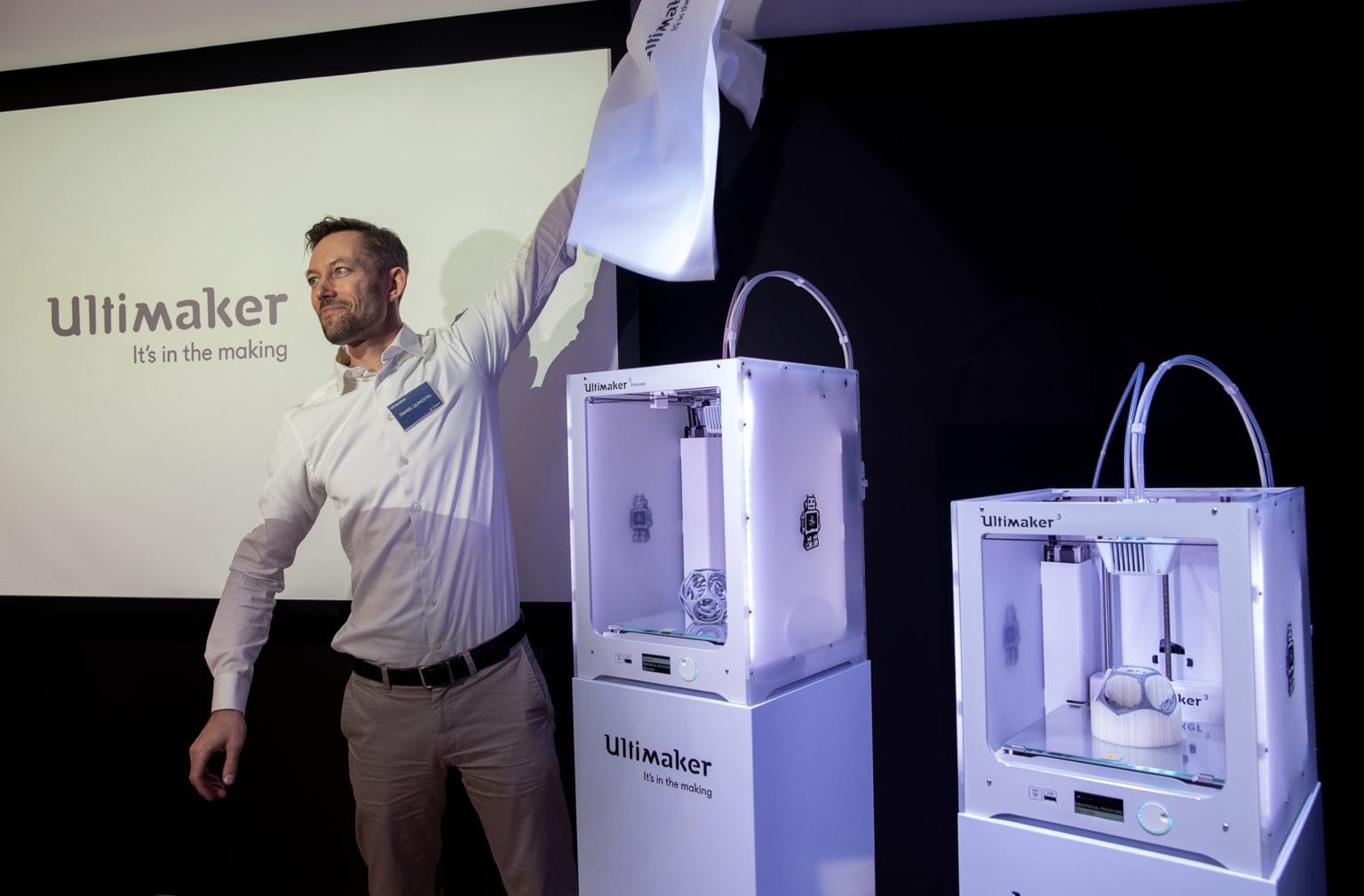 Daniel Ljungstig på 3DVerkstan avtäcker Ultimaker3 och Ultimaker 3 Extended