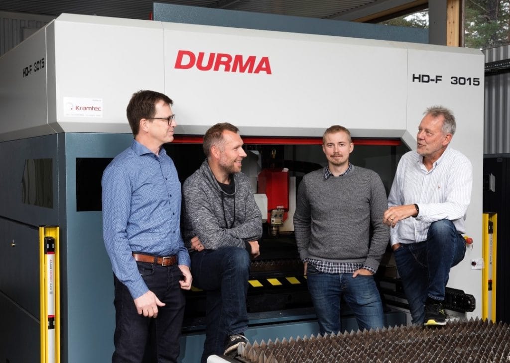 Framtidsmaskin till Burträsk En Durma har installerats hos Termik AB i Burträsk. Under investeringsprocessen har Anders Holgersson som är produktansvarig för Durma hos Intercut och Ulf Öberg varit med hela vägen. Från vänster: Anders Holgersson, Intercut med ägarna Johan Lindgren och Kim Backman samt Ulf Öberg Kramtec. Ej med på bild; (vd) Martin Karlsson