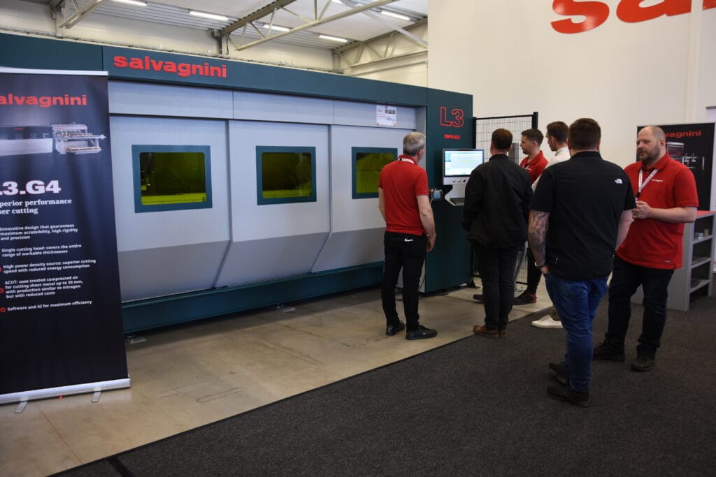 Fiberlaserskärmaskinen L3 som visades hade en maxeffekt på 10 kW. Salvagninis L3 skär i svart plåt och rostfritt upp till 25 mm och i aluminium upp till 20 mm. Foto: Per Sjögren