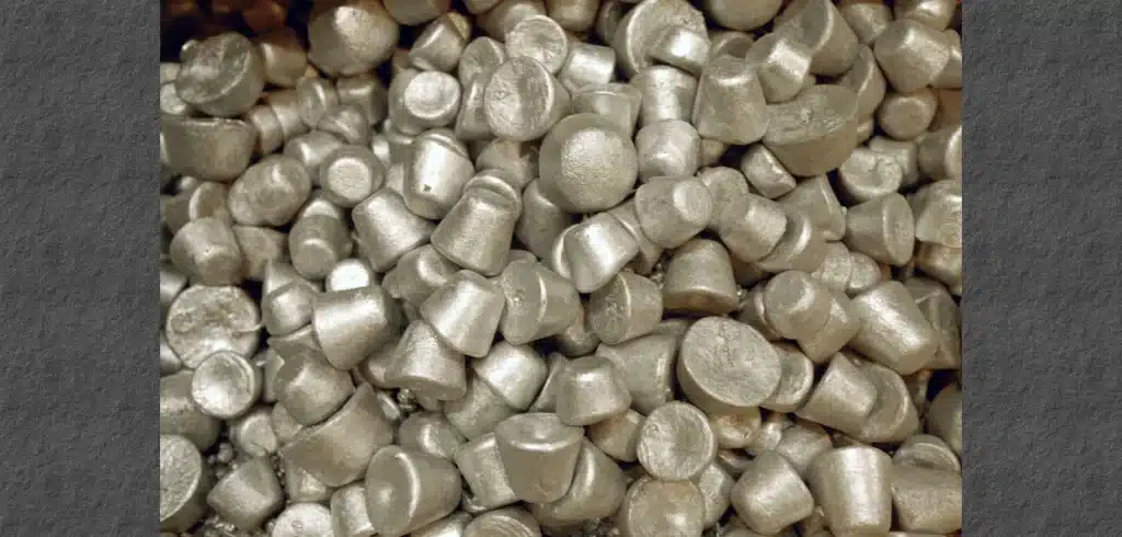 Bilden är från Jernkontorets bildbank och visar legeringsämne, Aluminium (Al) från SSAB Tunnplåt AB. Foto: Stig-Göran Nilsson