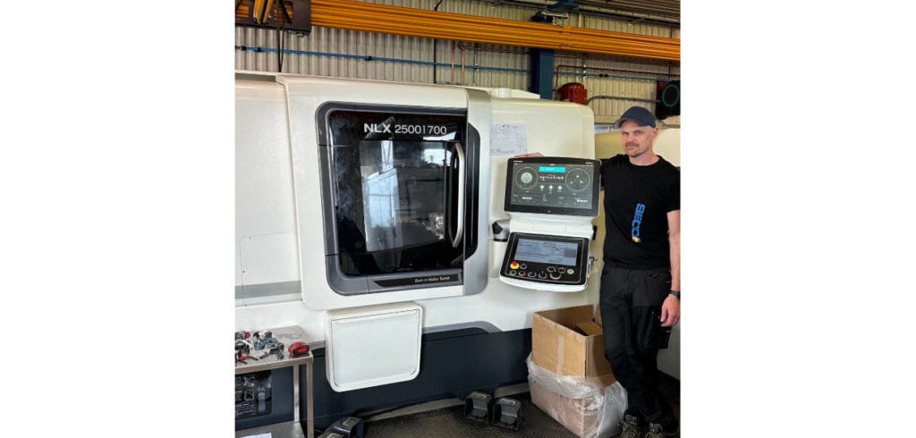 Ole Fjellborg vid den nya svarven.