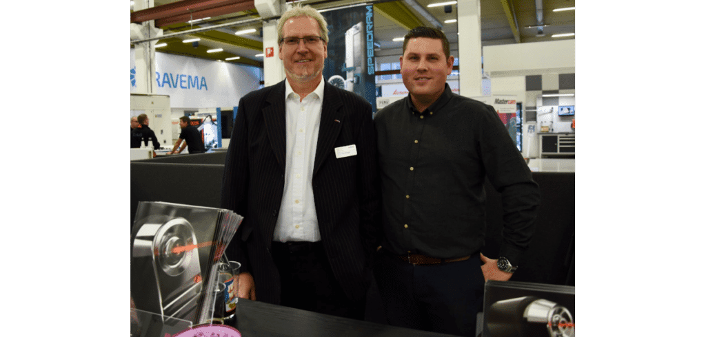 Lars Strungat (till vänster på bild) och Ted Jutéus vd respektive försäljningsingenjör på Blum Novotest AB. Denna bild togs på RavemaExpo i december. Foto: Per Sjögren