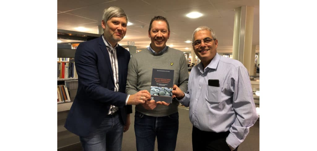 Ny bok sätter Högskolan Västs AM-forskning på världskartan Redaktörerna bakom boken om additiv tillverkning. Fr v: Joel Andersson, Robert Pederson och Shrikant Joshi. Foto: Högskolan Väst