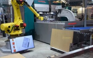 P2-1620 passar perfekt för kit- eller enstycksproduktion, panelbockningsmaskinen kan bearbeta plåt med en maximal längd på 1 600 mm och en bockningshöjd på upp till 203 mm. Foto: Per Sjögren 