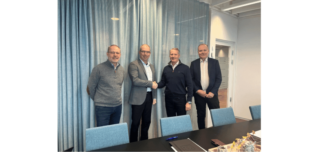 Pronect förvärvar företag med spetskompetens F v: Claes Sturesson (Plamako), Jörgen Fredsson (Pronect), Christer Sturesson (Plamako) och Bernt Björkman (Plamex).