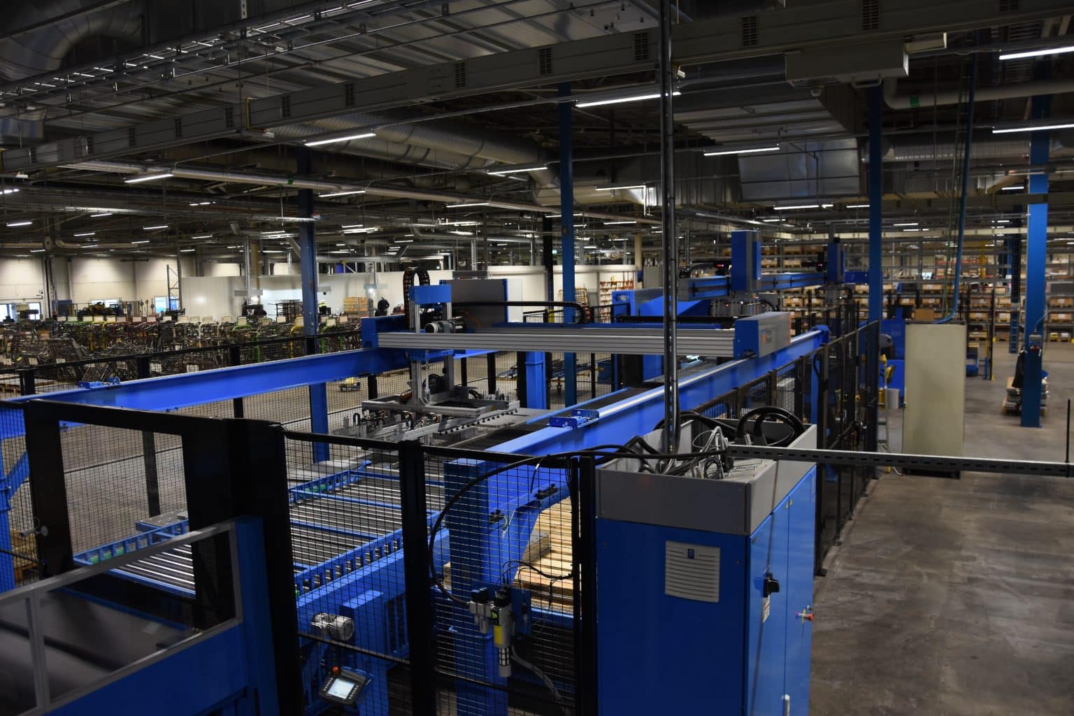 PSBB-linan ska möjliggöra tillväxt för MIM Construction I PSBB-linan, som är ett toppmodernt produktionssystem, matas råmaterial in i ena änden av tillverkningssystemet och ut ur den andra änden kommer helt färdiga produkter. Foto: Per Sjögren