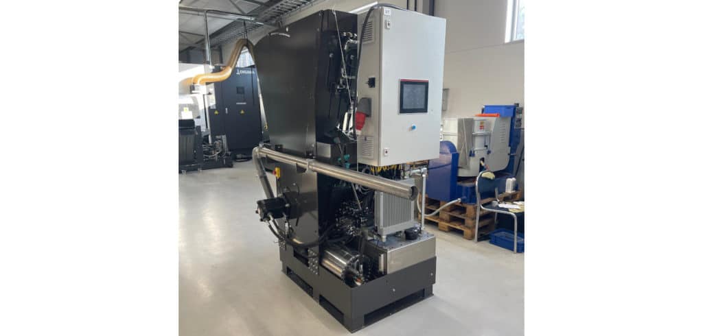 Raptor är en spånpress som på ett unikt sätt löser spånproblemen. Raptor ger ökad tid för obemannad körning. I stället för att operatören måste bevaka maskinen kan hen utföra andra arbetsuppgifter på verkstaden. Ökad produktivitet med andra ord. Foto: Tord Käck