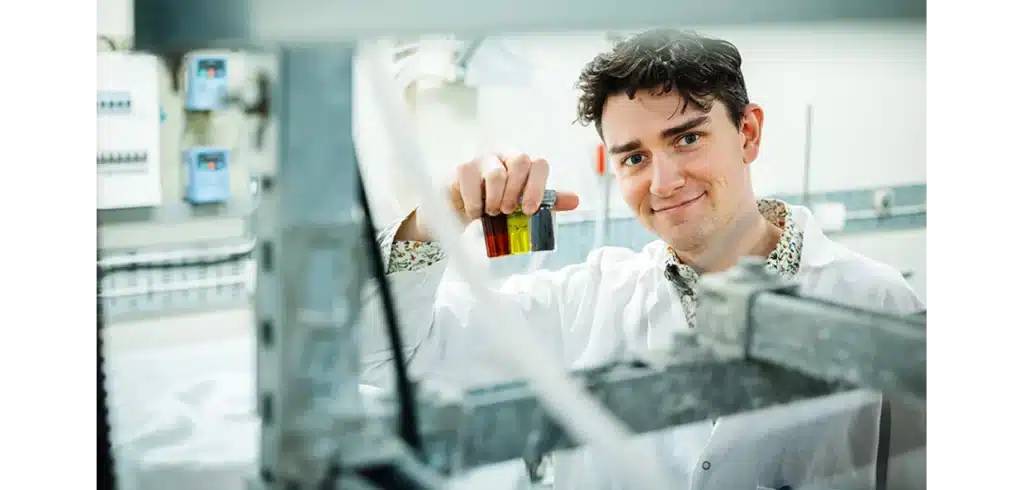 Thomas Ottink Renovas miljöstipendiat 2024 utvecklar en hållbar metod för att återvinna slipmull. Foto Peter Nilsson