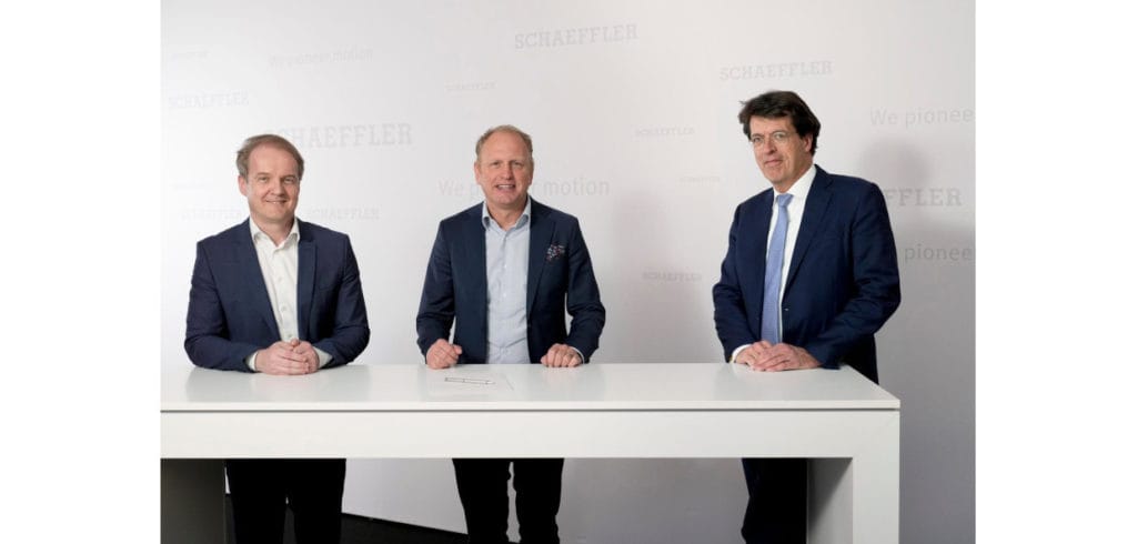 Schaeffler och H2 Green Steel intensifierar sitt samarbete. Från höger till vänster: Klaus Rosenfeld, CEO på Schaeffler AG, Henrik Henriksson, CEO på H2 Green Steel, samt Andreas Schick, COO på Schaeffler AG.