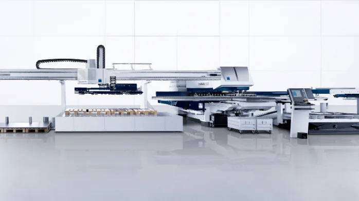 Två maskiner för produktiv plåtbearbetning Trumpfs TruMatic 7000 är en High-End-kombimaskin som uppfyller anspråksfulla krav på detaljkvalitet, produktkvalitet och flexibilitet. Foto: Trumpf