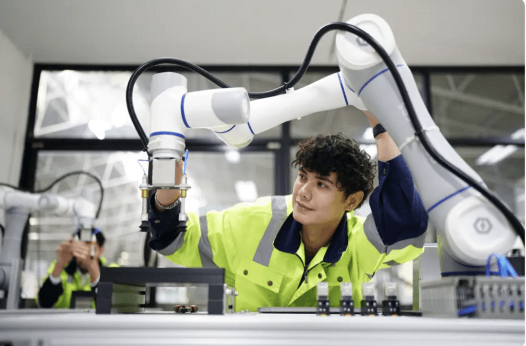 Hitech erbjuder praktiska utbildningar som ligger mycket nära industrins vardag. Foto: Hitech