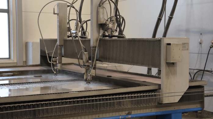 Med Auto TCP Calibration Tool kan automatiserad kalibrering utföras Det finns många vattenskärmaskiner från Water Jet Sweden hos svenska företag. Vattenskärmaskinen på bilden står hos AddCut i Smålandsstenar. Foto: Per Sjögren