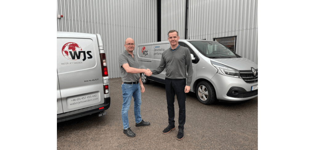 Till vänster Ronny Martinsson, eftermarknadschef på Water Jet Sweden AB och till Kimmo Syrjäläinen, servicechef på Bystronic Scandinavia.