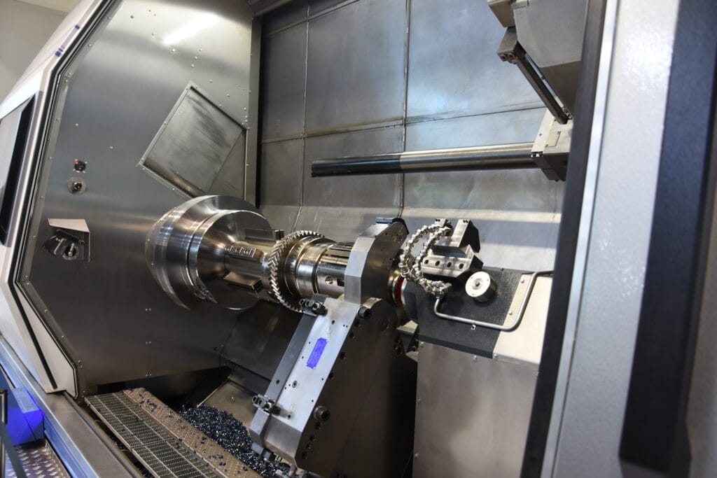 WFL M70 Millturn har en imponerande arbetslängd upp till 8000 mm och med en maximal sving diameter på 850 mm. Maskinen är perfekt för bearbetning av stora och tunga detaljer till exempel för energi-, flyg-, olje/gas- och fordonsindustrin. Maximal vikt för arbetsstycken är 5000 kg. Denna bild togs på EMO-mässan i Hannover i september. Foto: Per Sjögren